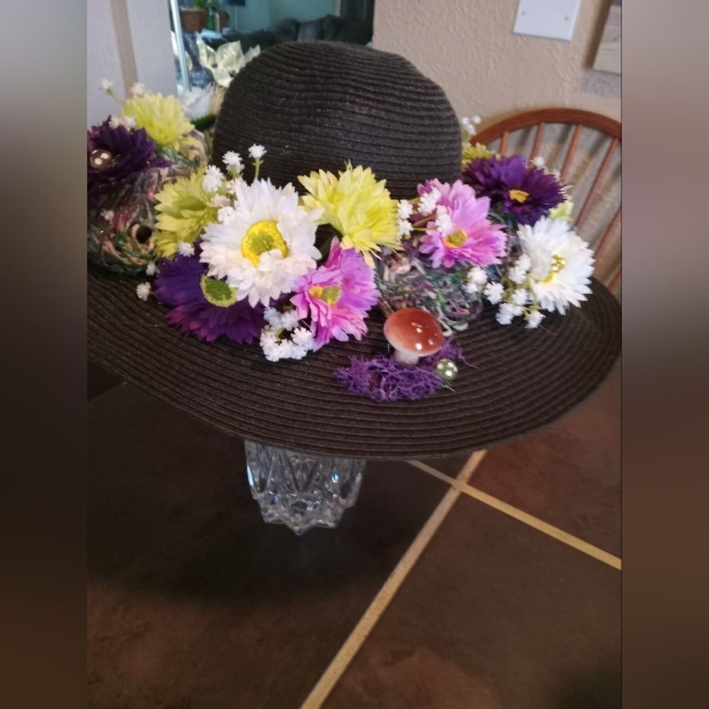 FESTIVAL FLOPPY HAT. Ellen Tracy adorned hat with crazy daisys,art & mushrooms